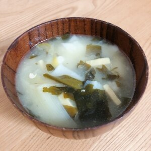 ネギとわかめの中華スープ